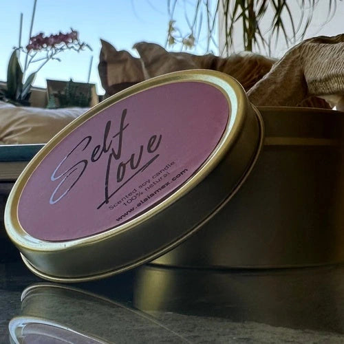 Vela Self Love de Alaïa en lata dorada