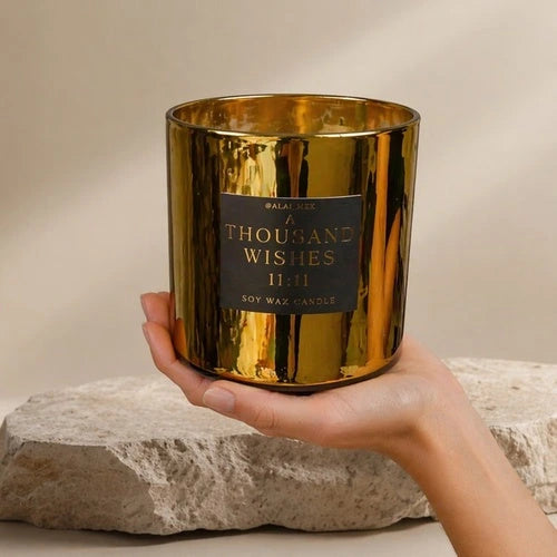 Vela aromática A Thousand Wishes 11:11 de Alaïa en vaso dorado